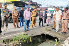 Bupati–Wabup Lahat Sidak Titik Banjir, Drainase Tersumbat Jadi Sorotan