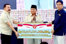 Satgas PKH Serahkan 2 Gunungan Uang Sitaan Rp10,27 Triliun, Prabowo: Bisa Selesaikan Perbaikan 5.000 Puskesmas