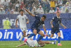LES BLEUS MULUS! Mbappe Cetak Brace, Prancis Gilas Irak 3-0 Meski Laga Sempat Tertunda Dua Jam