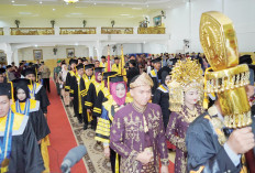 Wisuda Bukan Akhir, tapi Awal Pengabdian, Ketua STIE Trisna Negara Kukuhkan 130 Wisudawan
