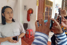 CCTV Rekam Aksi Maling Motor Trampil di Tengah Hujan Gerimis di Palembang