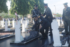  Kodam II/Sriwijaya Gelar Tabur Bunga di TMP Ksatria Ksetra Siguntang Sambut HUT TNI ke-80