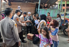 Polsek Sungsang Gercep Bantu Soli yang Rumahnya Roboh akibat Angin Kencang