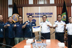 Yamaha Thamrin Serahkan 18 Unit Road Barrier kepada Dinas Perhubungan Sumatera Selatan