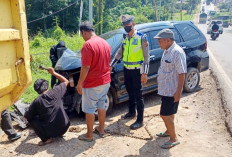 Hendak Menyalip Fuso di Depan, Ketemu Motor Bantir Setir ke Kanan, Avanza Hantam Tiang Listrik, Begini Kondisi