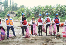 PTBA Gelar Susur Sungai, Angkut 1,56 Ton Sampah dari Sungai Enim