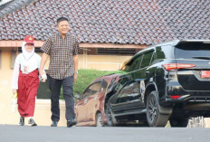 Bupati Enos Antar Anak Sekolah, Sekda Pantau MPLS