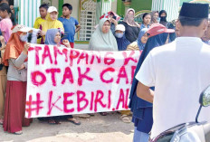 Tuntut Terduga Pelaku Tinggalkan Ponpes, Sekitar Seratus Warga Gelar Demo