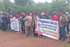 Ratusan Warga Karya Makmur dan Windusar Unjuk Rasa ke Kantor Bupati OKU Timur, Desak Penyelasai Tapal Batas 