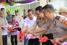 Program Bangun Rumah Baru, Kapolres OKU Timur Serahkan Hunian Layak untuk Warga Desa