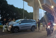Diduga Microsleep, Toyota Rush Tabrak Tiang LRT di Jakabaring