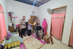 Sat Intelkam Polres Lahat Salurkan Kursi Roda dan Sembako bagi Lansia Lumpuh Lewat Program GEBRAKAN