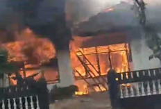 Duh! Rumah Dua Lantai di Sapta Marga Ludes Terbakar Saat Warga Fokus Pemilu