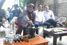  Berkemah Sambil Memetik Buah di Boekit Gandus