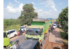 Pemudik Kecele, Buka Puasa di Jalan, Terjebak Macet Panjang di Jalintim Palembang-Betung