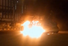 Pelabuhan Boombaru Gempar! Alat Berat Ludes Dilalap Api, Warga Panik Berhamburan!