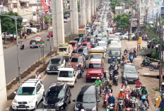 Pasar Km 5 Ramai Picu Jalan Kol H Barlian Macet, Aktivitas Ramadan H-14 Jelang Lebaran Ramai