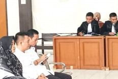 Hakim Tolak Eksepsi Tiga Terdakwa Korupsi Dana Hibah Bawaslu OI