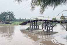 Jembatan Dua Desa di Ogan Ilir Ambruk, Warga Terancam Terisolasi