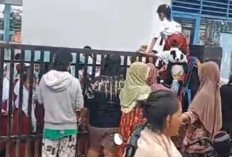 Emak-emak Buka Paksa Sekolah SDN 2 Berkat dan SMPN 2 SP Padang, Diduga Tanah Sengketa 