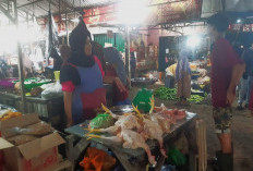 Daging Sapi dan Ayam Melambung Harga Jelang Idul Adha, Pembeli Beralih ke Ceker