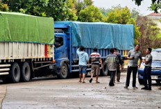Geram, Warga Adang Truk Angkutan Batu Bara