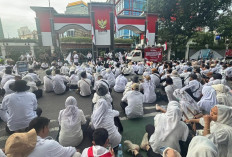 Ribuan Massa 'Aksi Damai Jilid 2 Nasional' Kepung KemenPAN-RB, Tuntut Janji Regulasi  Honorer Non Database