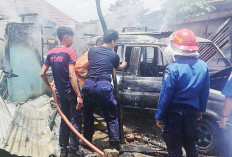 Mobil dan Rumah Terbakar, Rozali Selamatkan Gendong Istri yang Kakinya Dipasang Pen