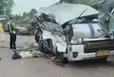 Tabrakan Maut di Jalintim Palembang–Jambi, Empat Penumpang Travel Tewas, Truk Hino Kabur dari Lokasi
