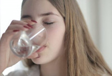 Mengapa Minum Air Putih Setelah Bangun Tidur Penting Bagi Kesehatan? Ini Jawabannya!