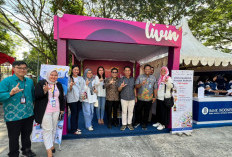 Bazar UMKM hingga Lomba Karaoke Meriahkan Festival Panjat Pinang 80 Pohon Sumatera Ekspres  JSC 