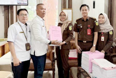 Kejari OKI Limpahkan Berkas Perkara dan Barang Bukti Tiga Tersangka Dugaan Korupsi Pembiayaan KUR