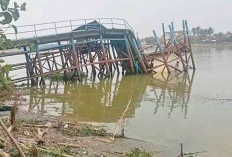 Rumah Pompa Ambruk, Tenggelam ke Sungai