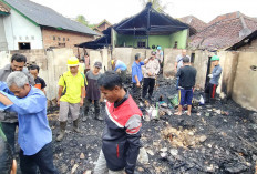 Diduga Korsleting Listrik, Rumah Semi Permanen di Lembak Muara Enim Ludes Terbakar