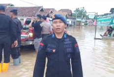 Satbrimobda Polda Sumsel Salurkan Bantuan ke Korban Banjir Muratara