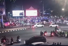 Aksi Anarkis di Palembang, Massa Rusak Pagar DPRD Sumsel dan Bakar Kendaraan