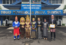 Baju Adat Nusantara Warnai Peringatan Momentum Hari guru 2025 di Dinas Pendidikan Sumsel