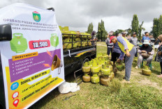 Tak Sampai 1 Jam Ratusan Tabung LPG 3 Kg Habis Diserbu Warga saat Operasi Pasar di Muara Dua Prabumulih