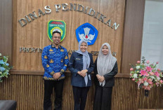   Agung Dirga Kusuma, Plt Kepala SMA Negeri 2 Penukal Sabet Penghargaan Internasional. 