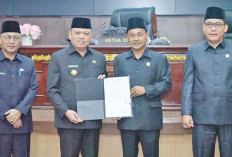 Pj Bupati Bersama Pimpinan DPRD Tanda Tangani  Pakta Integritas Pengesahan RAPBD Muba Tahun 2025