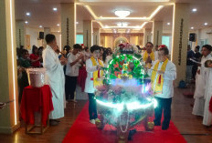 Ribuan Doa Menggema! Ritual Pemandian Rupang Buddha di Palembang Sambut Waisak 2025