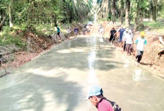  Gotong Royong Bangun Konektivitas, Cor Jalan Penghubung Babat Supat-Lais