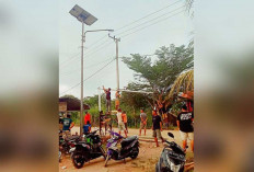 Berang Jalan Rusak Gegara ODOL, Warga Gotong Royong Portal Jalan