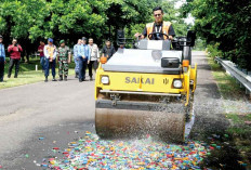 Musnahkan Ribuan Barang Terlarang, Didominasi Korek Gas dan Gunting