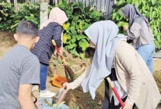 Ciptakan Lingkungan Kerja yang Bersih, Sekretariat KPU Pagaralam Gelar Jumat Bersih