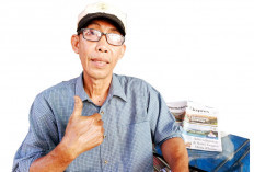 Dengan Jual Koran  Bisa Kuliahkan Anak