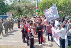 HUT Kabupaten Muara Enim Ke-79 Dapat Kado Aksi Demo