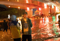 Ratu Dewa Turun Langsung ke Lokasi Banjir Sejak Subuh