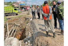 Penahan Roboh, Jalintim Amblas