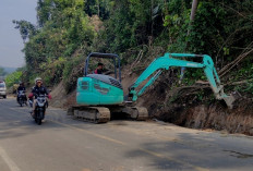 Pengendara Diminta Bersabar, Lalu Lintas di Tebing Alay Empat Lawang Diatur Bergantian